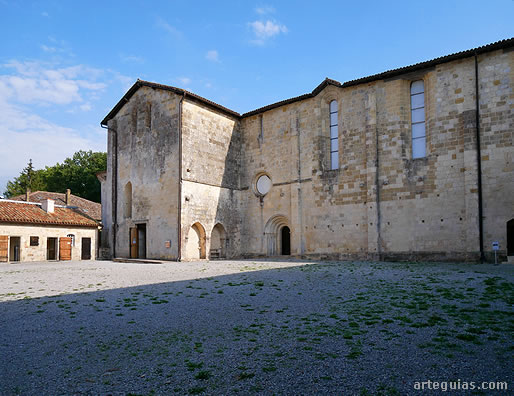 Abad&iacute;a de Arthous: costado septentrional de la iglesia abacial