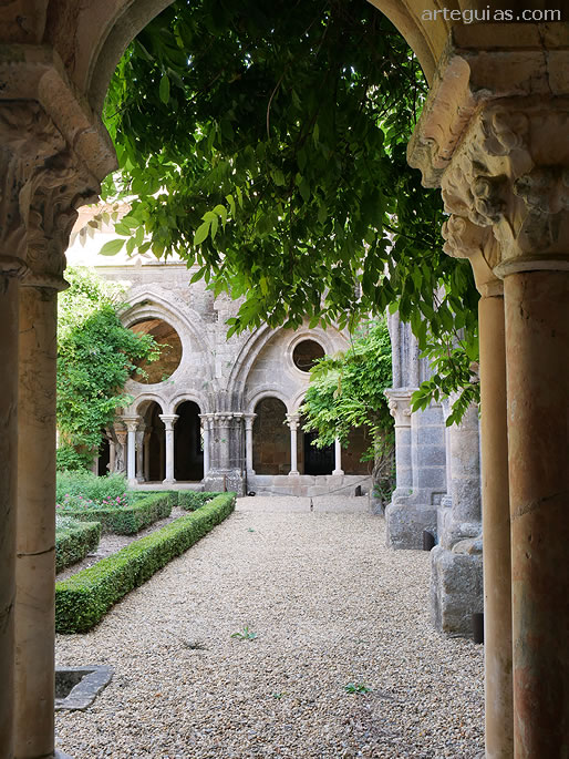 Abad&iacute;a de Fontfroide: claustro abacial