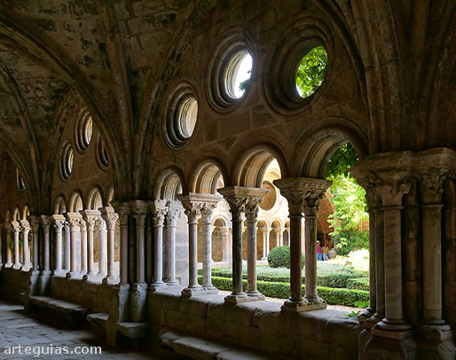 Claustro rom&aacute;nico - g&oacute;tico