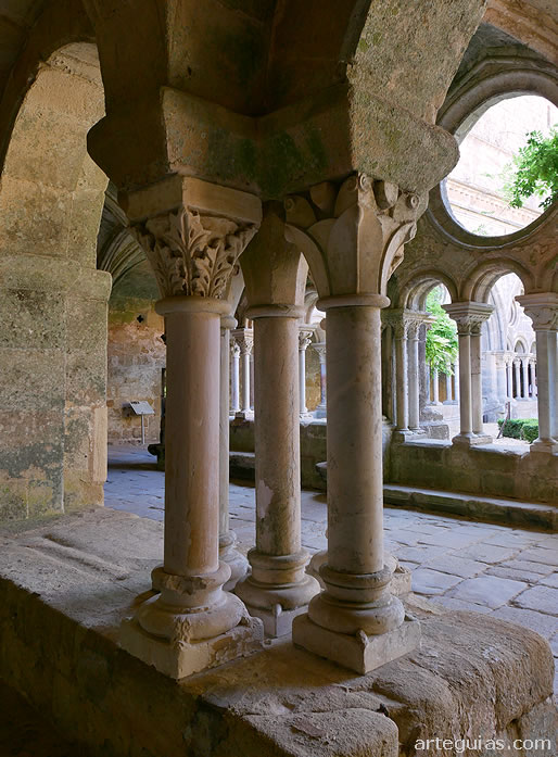 Abad&iacute;a de Fontfroide: sala capitular y claustro