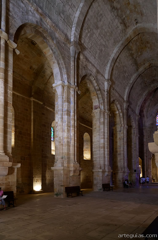Interior de la iglesia abacial