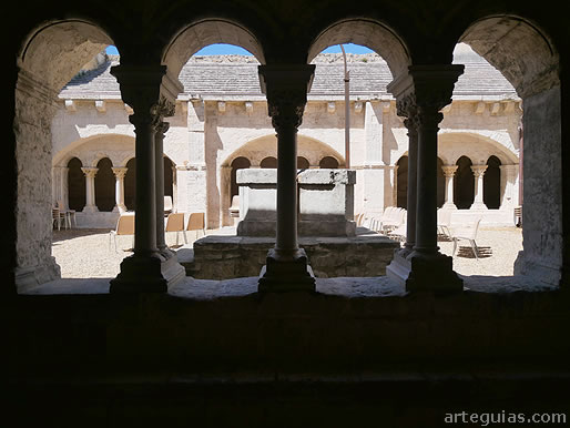 Arquer&iacute;as del claustro abacial