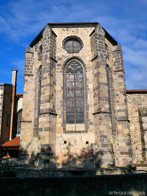 Cabecera g&oacute;tica de la iglesia abacial de Mozac