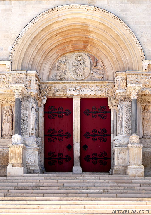 Abad&iacute;a de Saint-Gilles en Saint-Gilles-du-Gard: portada central de la fachada