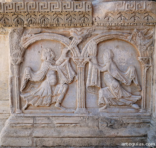 Relieve con las ofrendas de Ca&iacute;n y Abel