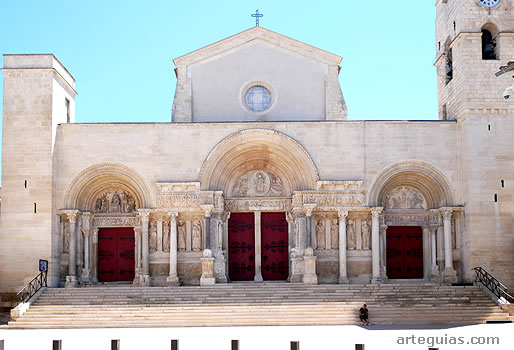 Fachada de la iglesia de la Abad&iacute;a de Saint-Gilles