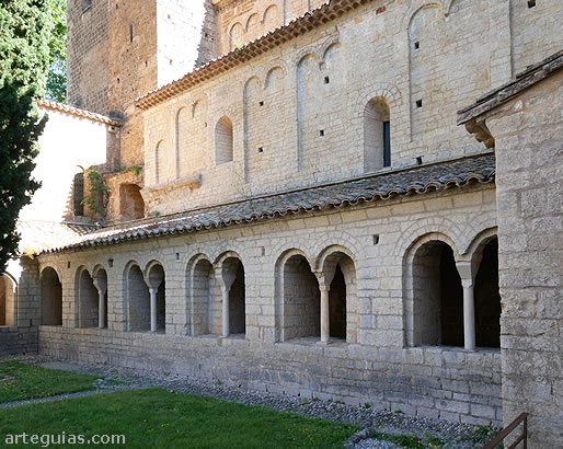 Panda del claustro rom&aacute;nico lombardo