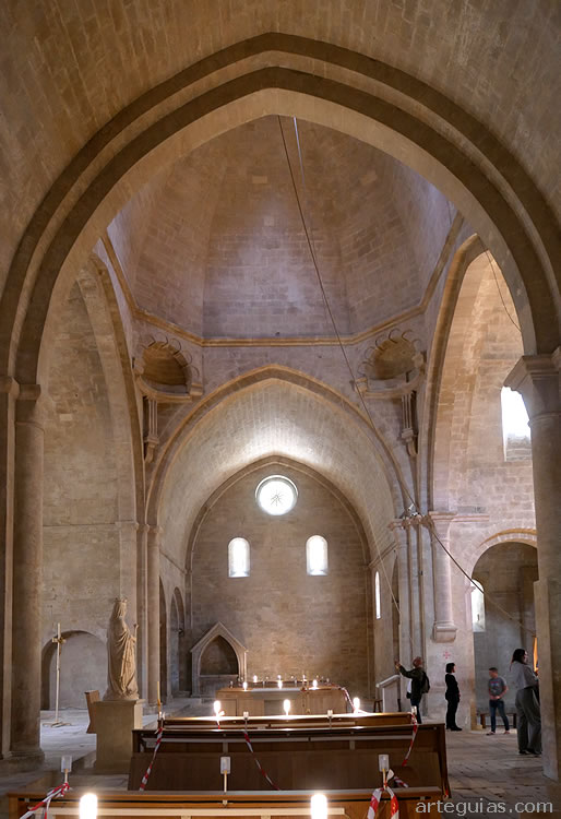Iglesia de la Abad&iacute;a de S&eacute;nanque : transepto