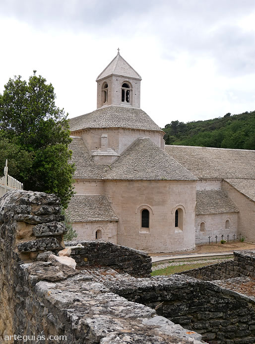 Cabecera, cimborrio y campanario de la iglesia de la abad&iacute;a