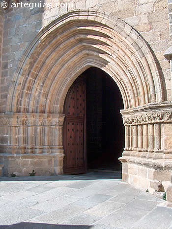 Iglesia de La Asunción de El Barco de Ávila. Puerta meridional