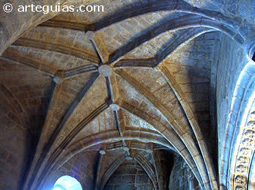 B&oacute;veda tardog&oacute;tica de una de las capillas de la iglesia de Santa Mar&iacute;a la Mayor de Piedrahita, &Aacute;vila