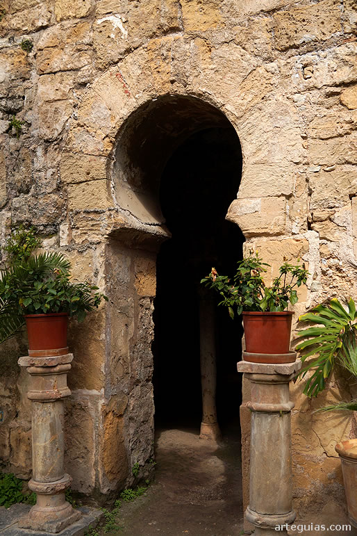 Puerta con arco de herradura de los BA&ntilde;os &Aacute;rabes de Palma