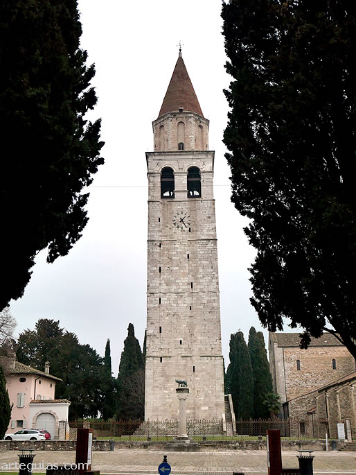Torre campanario