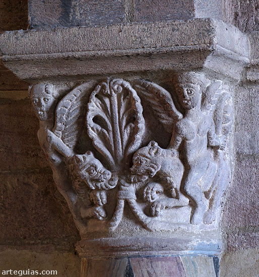 Capitel rom&aacute;nico de la bas&iacute;lica