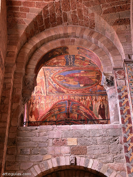 Capilla de San Miguel en el macizo occidental de la bas&iacute;lica de Brioude