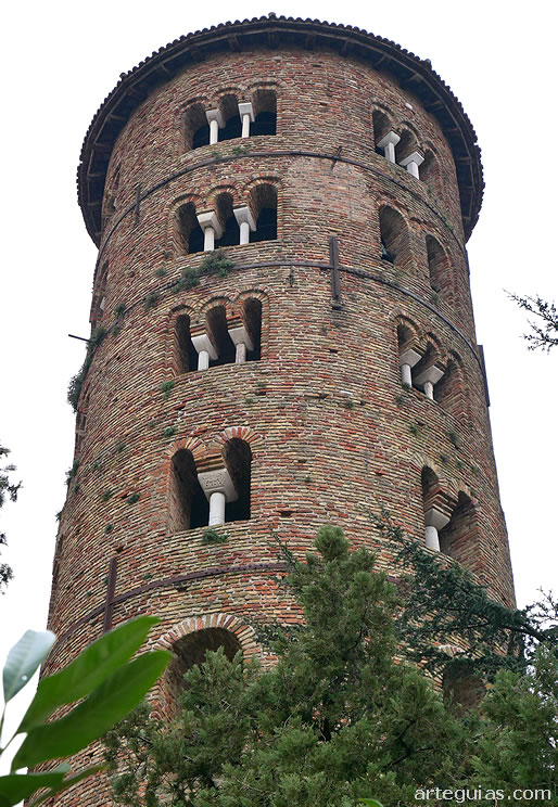 Torre campanario de la Bas&iacute;lica de San Apolinar en Classe de R&aacute;vena