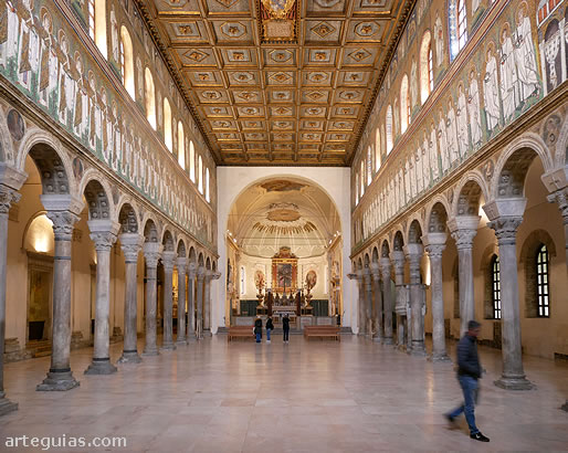 Interior de la Bas&iacute;lica de San Apolinar el Nuevo, R&aacute;vena