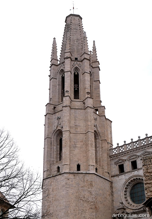 Torre campanario