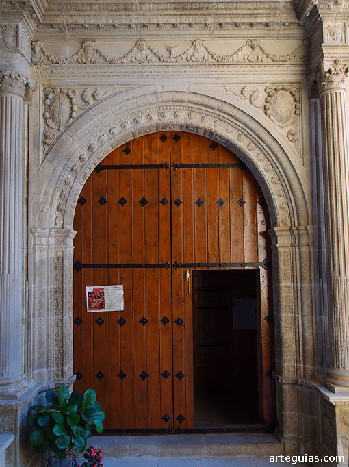 Puerta de la Basílica de la Virgen de la Peña, Graus
