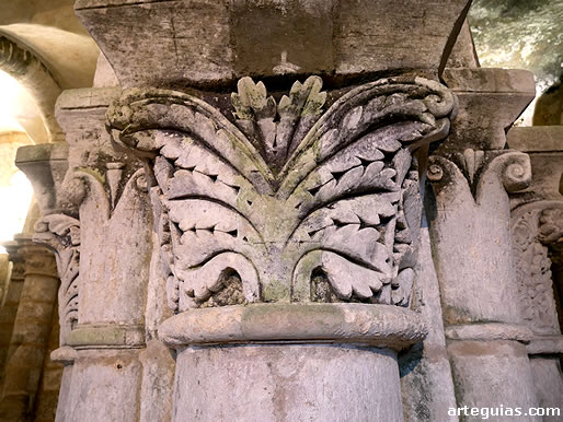 Capitel de la iglesia baja o cripta