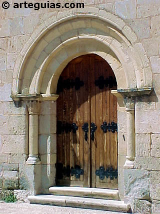 Portada rom&aacute;nica de la iglesia de San Sebasti&aacute;n de Caleruega