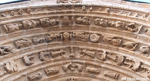 Esculturas de las arquivoltas