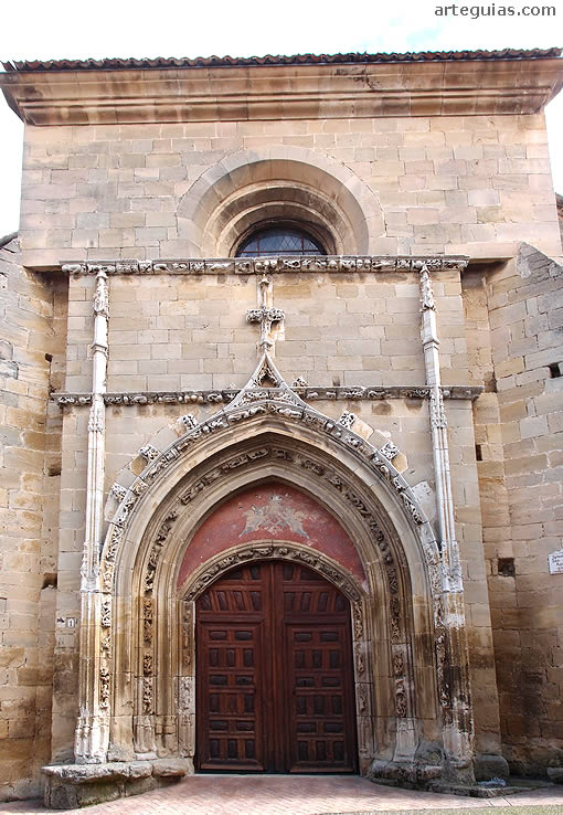 Portada g&oacute;tica de la iglesia de San Pedro