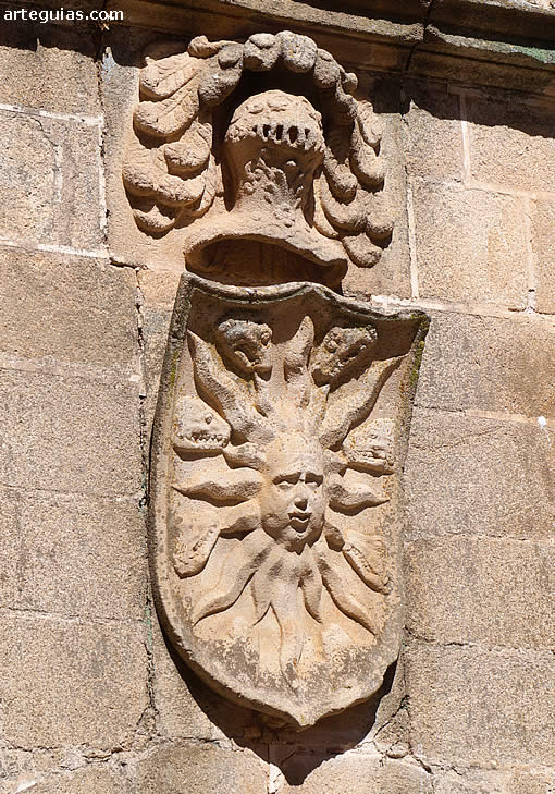 Escudo de la Casa del SOl, C&aacute;ceres