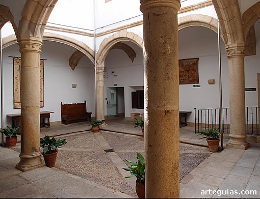 Patio del Palacio de Carvajal, C&aacute;ceres