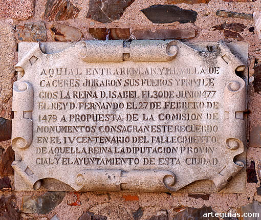 Placa conmemorativa de la jura de furos de Isabel la Cat&oacute;lica en 1477