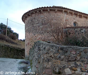 La iglesia parroquial de Estri&eacute;gana vista desde la cabecera