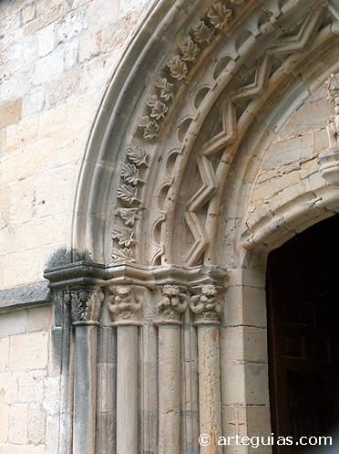 Columnas y arquivoltas de esta puerta