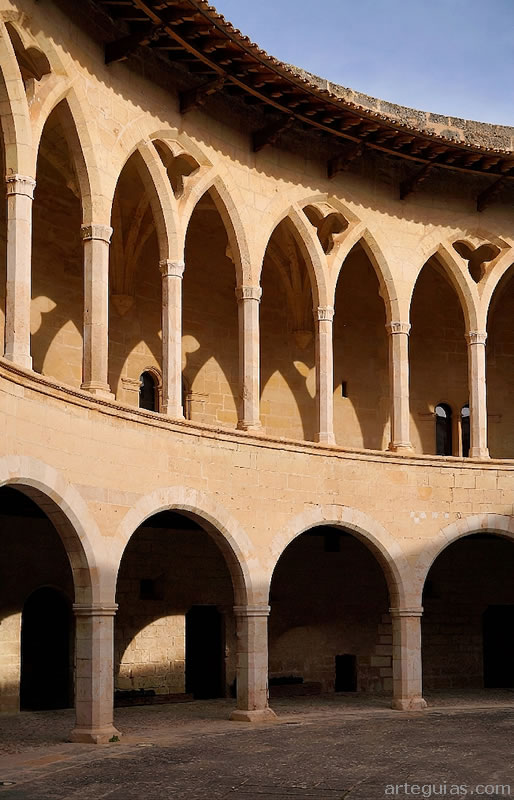 Arquer&iacute;a de las dos galer&iacute;as. Bellver