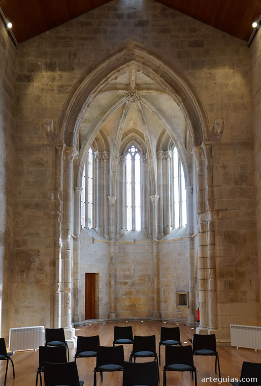 Iglesia colegial de Nuestra Se&ntilde;ora de la Pe&ntilde;a: interior de la cabecera