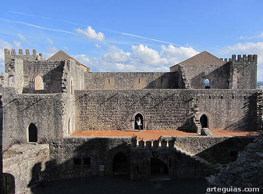 Palacio real del Castillo de Leir&iacute;a