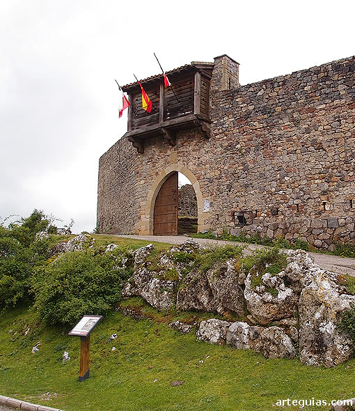 Llegada al castillo de Arg&uuml;eso