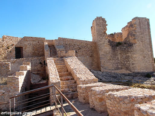 Dependencias del castillo observadas desde el norte