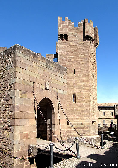 Parte del castillo tras su restauraci&oacute;n