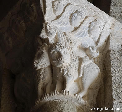 Capitel con leones