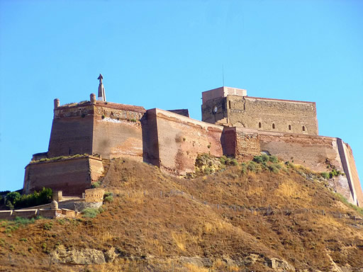 Otra vista del castillo de Monz&oacute;n