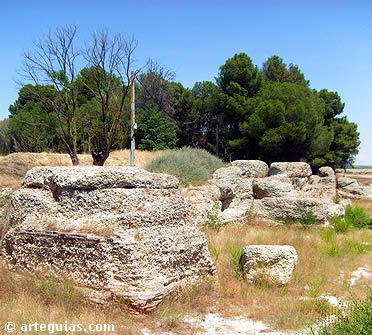 Restos de equipamientos militares en el entorno del castillo