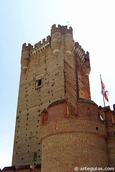 Torre del Homenaje desde el puente levadizo