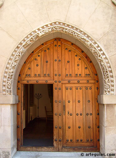 Detalle de la portada de ingreso a la zona noble desde el patio de armas