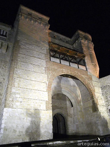 Primitiva entrada al castillo