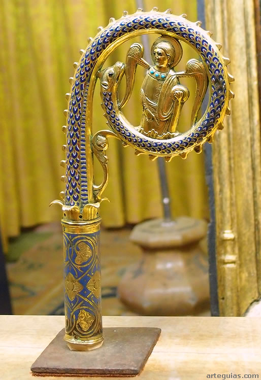 Báculo románico de Limoges de San Julián, en el Museo Diocesano de la catedral conquense