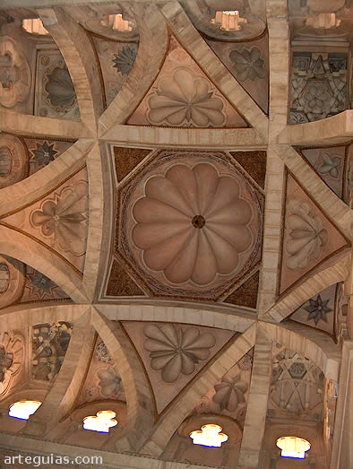 B&oacute;veda califal en el lucernario de la Capilla de Villaviciosa