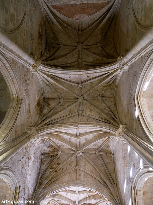 Catedral Vieja de Plasencia, C&aacute;ceres: b&oacute;vedas de crucer&iacute;a con terceletes de la nave central