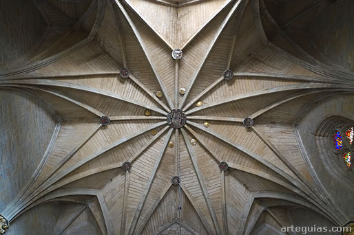 B&ntilde;oveda de crucer&iacute;a estrellada de la Capilla Barbazana