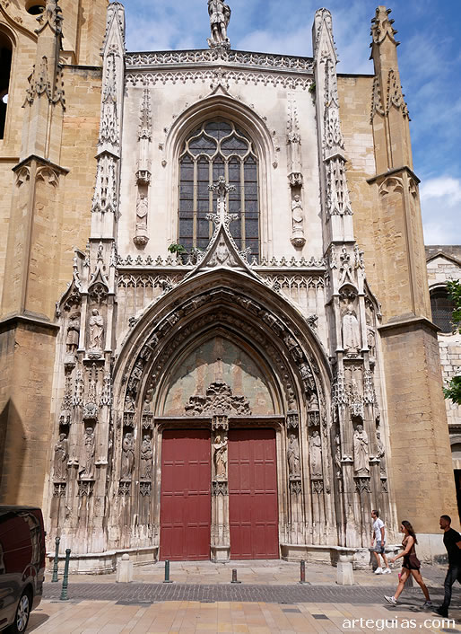 Fachada g&oacute;tica de la Catedral de Aix-en-Provence, Francia