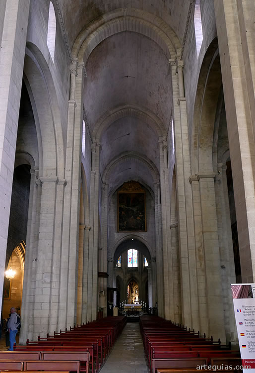 Interior de Saint-Trophime de Arl&eacute;s